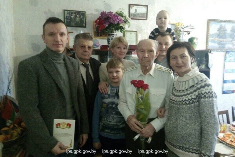Руководство Института поздравило почетного пограничника Василия Климовских с 94-летием