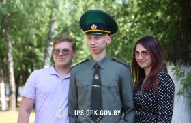 В Институте пограничной службы вручены лейтенантские погоны