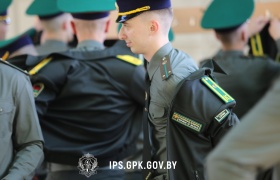 В Институте пограничной службы вручены лейтенантские погоны