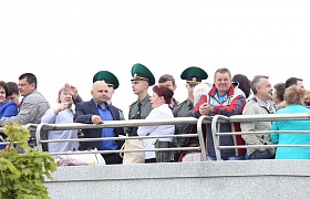 20-й выпуск офицеров-пограничников прошел на площади Государственного флага