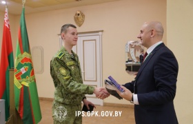 В Институте пограничной службы курсанты и офицеры приняли участие в голосовании
