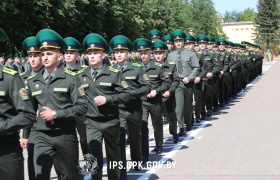 В Институте пограничной службы вручены лейтенантские погоны