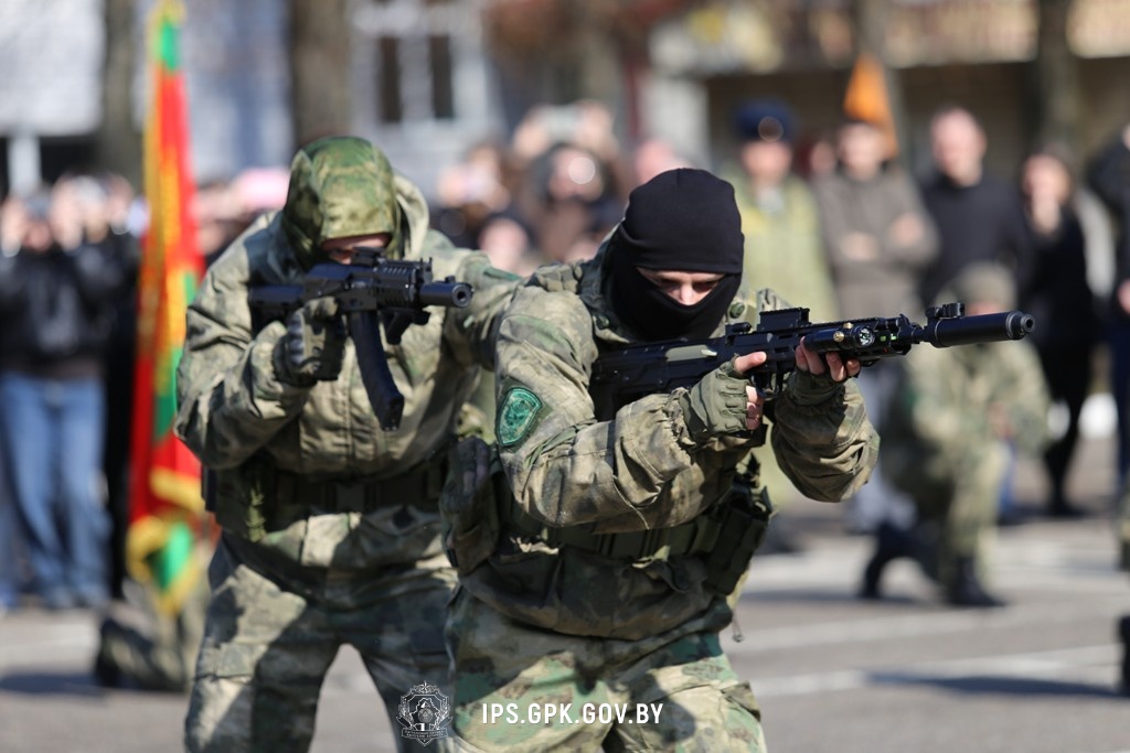 Более 900 человек пришли в Институт погранслужбы на День открытых дверей