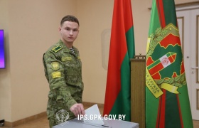 В Институте пограничной службы курсанты и офицеры приняли участие в голосовании
