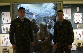 Курсанты-пограничники в Национальном музее истории и культуры Беларуси