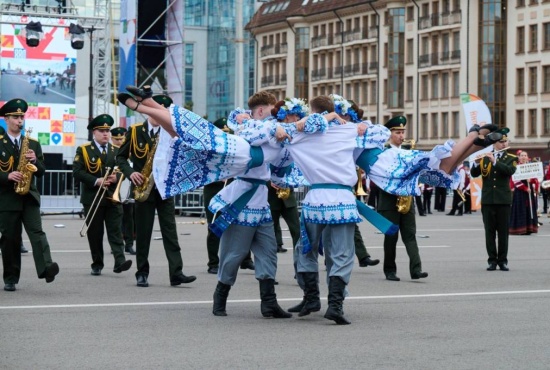 Танцевальная группа