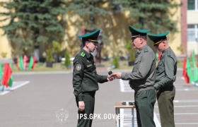 В Институте пограничной службы вручены лейтенантские погоны