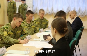 В Институте пограничной службы курсанты и офицеры приняли участие в голосовании