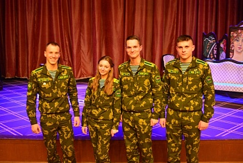Театр белорусской армии посетили курсанты-пограничники