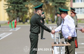 В Институте пограничной службы вручены лейтенантские погоны