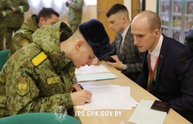 В Институте пограничной службы курсанты и офицеры приняли участие в голосовании